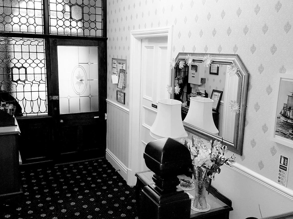 Crescent Lodge Guest House Уитби Екстериор снимка