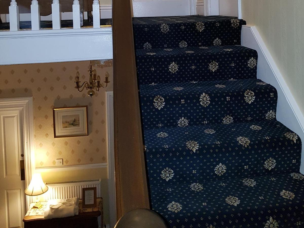 Crescent Lodge Guest House Уитби Екстериор снимка