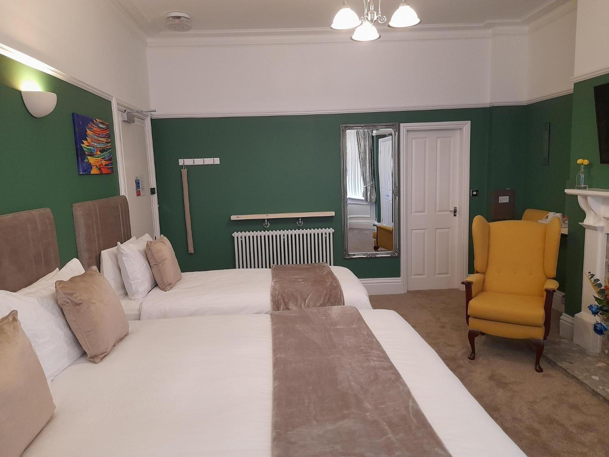 Crescent Lodge Guest House Уитби Стая снимка