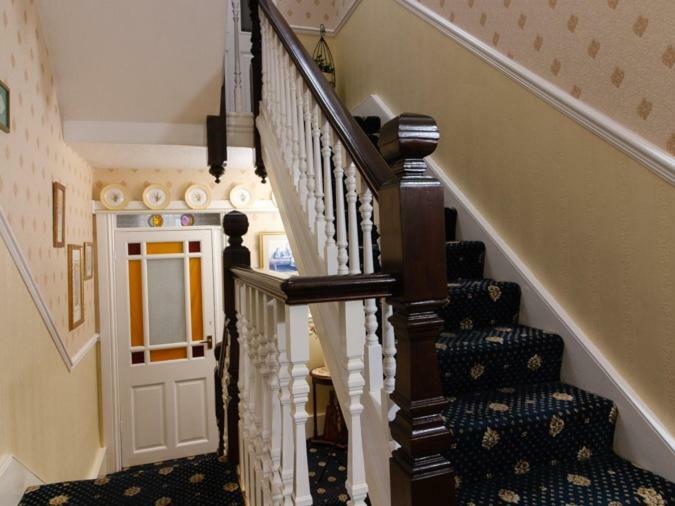 Crescent Lodge Guest House Уитби Екстериор снимка